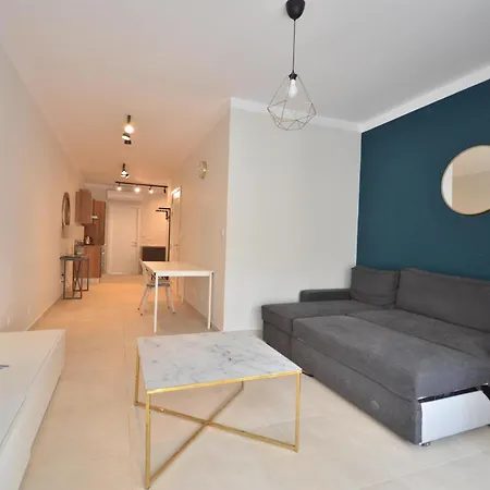 1 Bedroom Flat Close To Sliema Front Apartment *