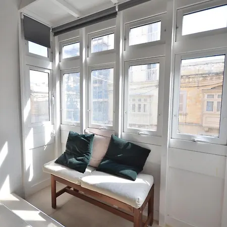 1 Bedroom Flat Close To Sliema Front * Gzira