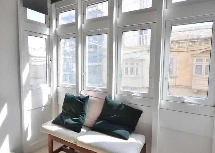 1 Bedroom Flat Close To Sliema Front * Gzira