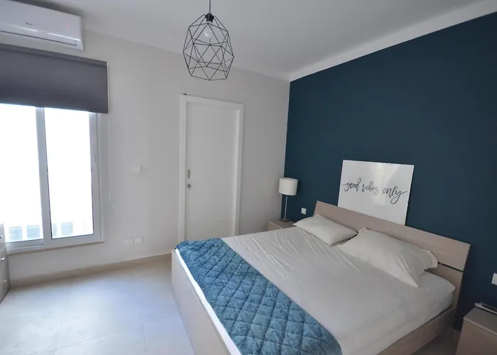 1 Bedroom Flat Close To Sliema Front Gzira